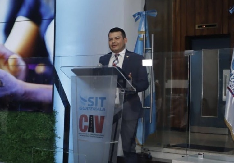 Marco Antonio Baten Ruiz dirigía la Superintendencia de Telecomunicaciones, cuando se sacó a subasta la banda de 700 Mhz.