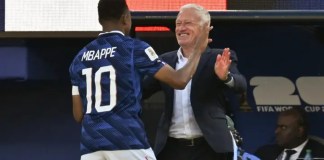 “Nos diste mucho. Deberíamos haberte ofrecido un mejor final, pero fallamos”: La despedida de Mbappé a Deschamps tras una era histórica con Francia Mbappé se despide de Deschamps con un mensaje lleno de agradecimiento y emoción.