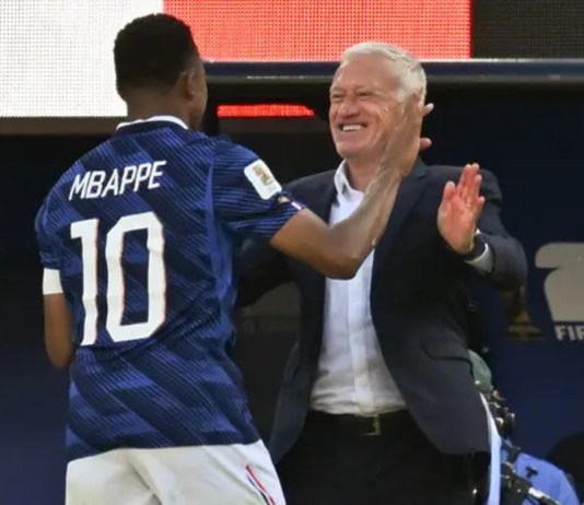 “Nos diste mucho. Deberíamos haberte ofrecido un mejor final, pero fallamos”: La despedida de Mbappé a Deschamps tras una era histórica con Francia Mbappé se despide de Deschamps con un mensaje lleno de agradecimiento y emoción.