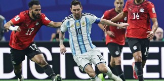 Messi en el encuentro contra Egipto, una muestra del esprint efectivo. Foto: EFE.
