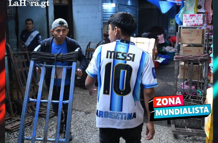 El fervor por Lionel Messi y la selección de Argentina se apoderó del mercado de La Terminal en la Ciudad de Guatemala.
