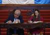El canciller, Carlos Ramiro Martínez, y la embajadora Juliana Correa, firman el convenio para impulsa el proyecto del Metroriel. Foto La Hora: José Orozco