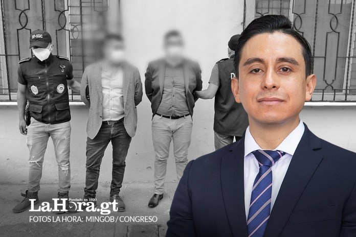 Jorge Miguel Castillo (derecha). A la izquierda, imagen de la captura de dos abogados, entre ellos, Luis Fernando Chacón Pivaral, abogado de Castillo involucrado en un caso de 2021.