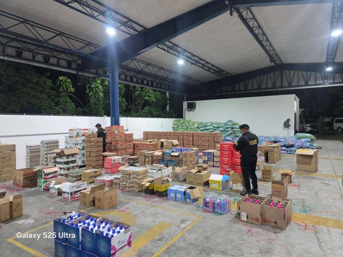 Mercadería valorada en Q330 mil que presuntamente es de contrabando. Foto La Hora: PNC