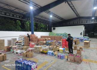 Mercadería valorada en Q330 mil que presuntamente es de contrabando. Foto La Hora: PNC