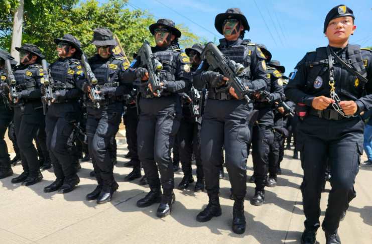 Graduación de 162 policías fortalece el Comando de Operaciones Antinarcóticas contra el crimen organizado La Policía Nacional Civil se refuerza con la graduación de un comando antinarcótico. Foto: PNC. Foto La Hora: Cortesía MINGOB