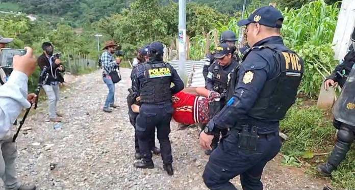 PNC_966b46 Inspectoría de la PNC investigará actuación policial tras desalojo de adulta mayor en Quiché