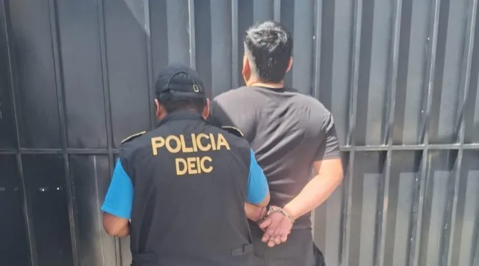 PNC_ed7d83 Capturan a presunto distribuidor de droga en Mixco con marihuana y cocaína.
