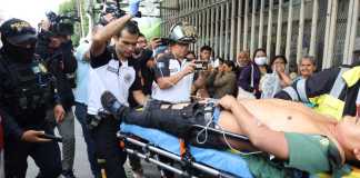 Un presunto pandillero del Barrio 18 sufrió heridas en las piernas y el cuello tras enfrentarse a agentes de la PNC en la colonia Lo de Rodríguez.