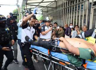Enfrentamiento con la PNC deja a un presunto pandillero del Barrio 18 herido de gravedad Un presunto pandillero del Barrio 18 sufrió heridas en las piernas y el cuello tras enfrentarse a agentes de la PNC en la colonia Lo de Rodríguez.