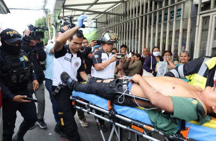 Enfrentamiento con la PNC deja a un presunto pandillero del Barrio 18 herido de gravedad Un presunto pandillero del Barrio 18 sufrió heridas en las piernas y el cuello tras enfrentarse a agentes de la PNC en la colonia Lo de Rodríguez.