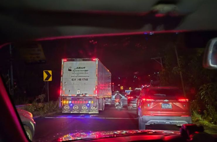 Por el múltiple accidente en el kilómetro 40 de la Interamericana ya se registran largas filas de vehículos e dirección a la capital Foto La Hora: PeacefulTulip8017/FB