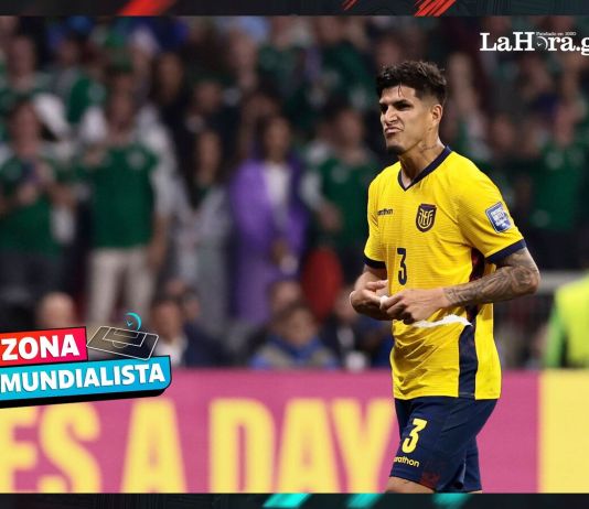 Piero Hincapié salió expulsado del partido entre Ecuador y México luego de taparse la boca mientras discutía con Santiago Giménez.