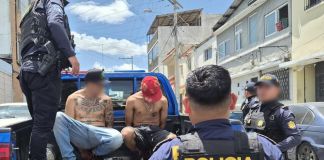 Presuntos motoladores capturados en la zona 7 capitalina. Foto La Hora: PNC