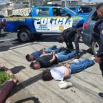Presuntos pandilleros del Barrio 18 y robacarros capturados en la zona 7 capitalina. Foto La Hora: EFE