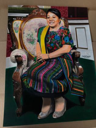 El talento del jalapaneco Alejandro Requena ha cruzado fronteras gracias a retratos elaborados completamente con crayones y l&aacute;pices de colores. Foto La Hora: Alejandro Requena.