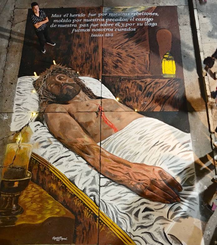 El perfeccionismo caracteriza cada obra de Alejandro Requena, quien busca que sus retratos transmitan vida y emoción a través de cada trazo. Foto La Hora: Alejandro Requena.