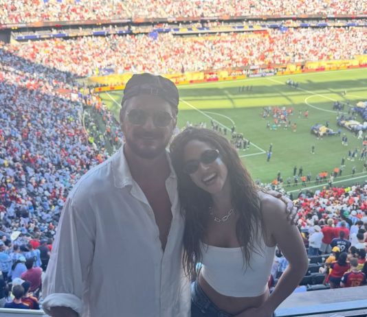 El Mundial también fue de Ricardo Arjona: cantante celebra con su hija y muestra camiseta de Maradona Ricardo y Adria Arjona
