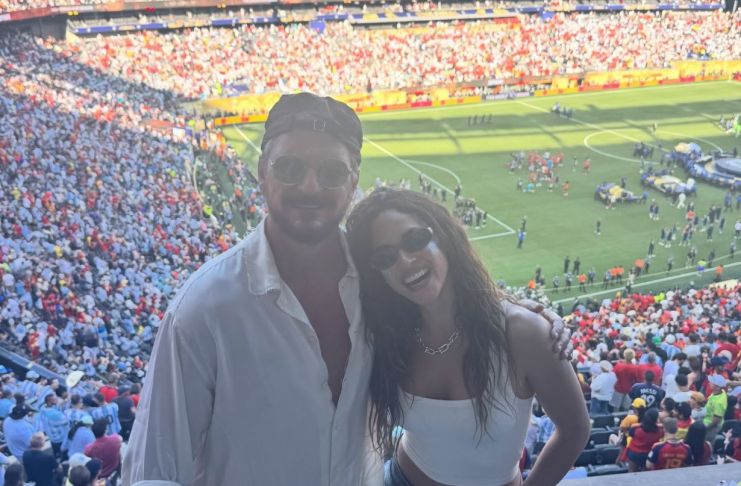 El Mundial también fue de Ricardo Arjona: cantante celebra con su hija y muestra camiseta de Maradona Ricardo y Adria Arjona