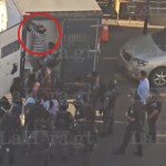 Grupo de mujeres detiene camión del SP. Foto La Hora.