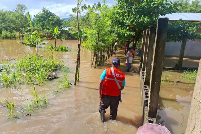 Saturacion del suelo registrad en Alta Verapaz por constantes lluvias en el sector Saturación del suelo registrada en Alta Verapaz por constantes lluvias en el sector. Foto La Hora: Conred