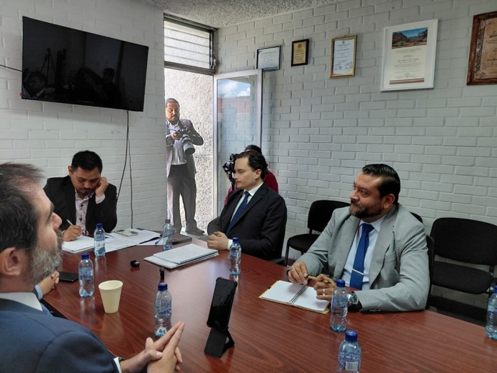 Autoridades de la Superintendencia respondieron preguntas a un diputado la semana pasada. Foto La Hora