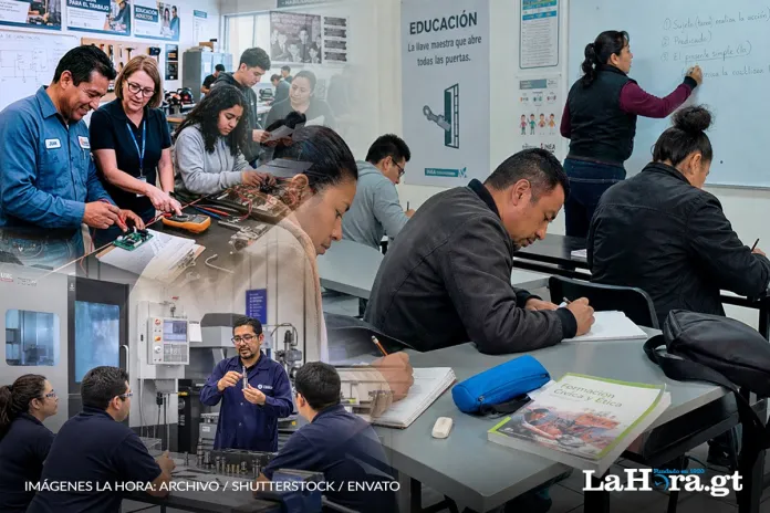 Todas las personas pueden retomar sus estudios a traves de la educacion extraeescolar A través de la educación extraescolar, las personas retomar sus estudios, o continuar certificando sus habilidades y competencias. Imagen La Hora: Alejandro Ramírez.