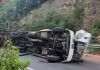 Tráiler volcado en el kilómetro 95 de la ruta interamericana. Foto La Hora: Asonbomd Tecpán