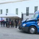 Trump anuncia el reemplazo de pilotos de camiones migrantes no cualificados por veteranos de EE. UU.