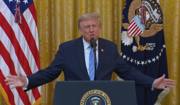 Trump pone en duda la integridad del sistema electoral y denuncia interferencias de China Presidente de EE.UU. Donald Trump