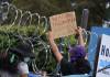 En las afueras de la Usac, varios grupos de estudiantes sancarlistas protestaron en rechazo a la reelección de Walter Mazariegos. Foto La Hora: José Orozco