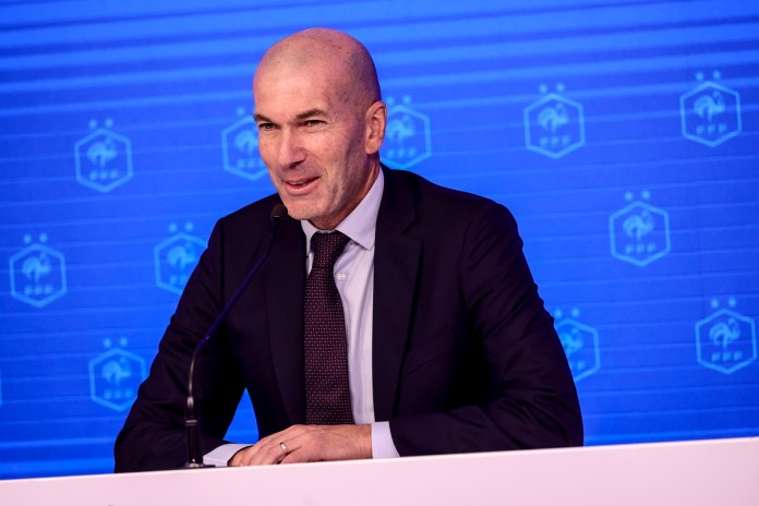Zinedine Zidane, una de las mayores leyendas del fútbol galo, se convirtió en el nuevo entrenador de la selección de Francia.