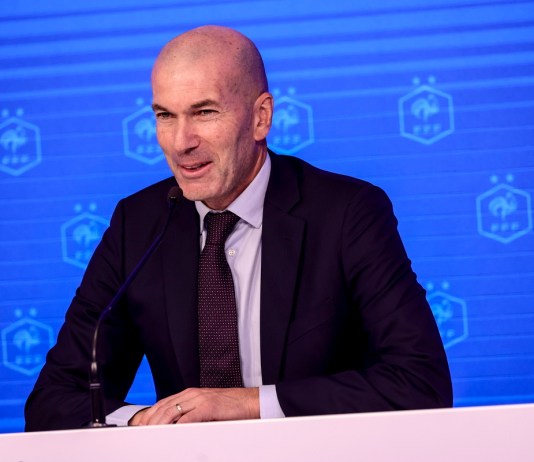Zinedine Zidane, una de las mayores leyendas del fútbol galo, se convirtió en el nuevo entrenador de la selección de Francia.