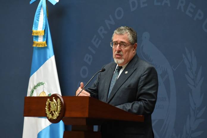 El presidente Bernardo Arévalo aseguró que se dio seguridad a los estudiantes que manifestaron ante la toma de posesión de Walter Mazariegos.