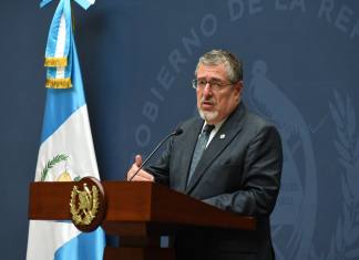 Arévalo asegura que hubo seguridad para estudiantes durante altercados por toma de posesión de Mazariegos El presidente Bernardo Arévalo aseguró que se dio seguridad a los estudiantes que manifestaron ante la toma de posesión de Walter Mazariegos.