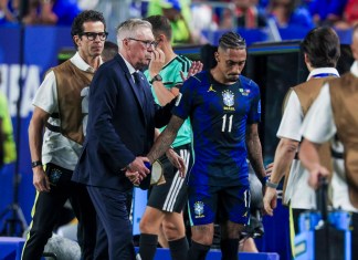 Raphinha estará en el banquillo contra Noruega pese a no estar al 100%, anuncia Ancelotti Pese a no estar en condiciones, Raphinha estará en el banquillo de Brasil para el partido contra Noruega este domingo.