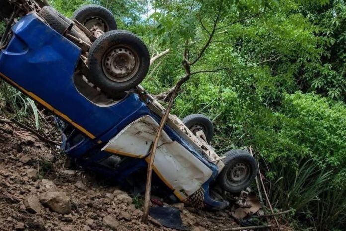 Policías se accidentan