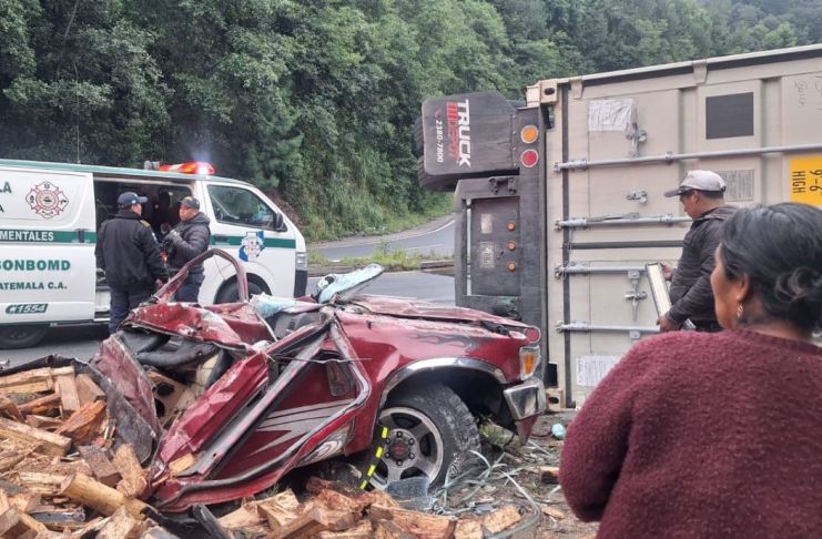 Conductor de picop se salva de morir aplastado tras accidente vial en la ruta Interamericana Accidente en la Interamericana