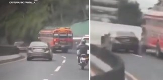 Conductores grabaron el momento que originó el accidente que cobró la vida de un transeúnte cuando este caminaba por el Trébol de Vista Hermosa. Foto La Hora: Redes Sociales