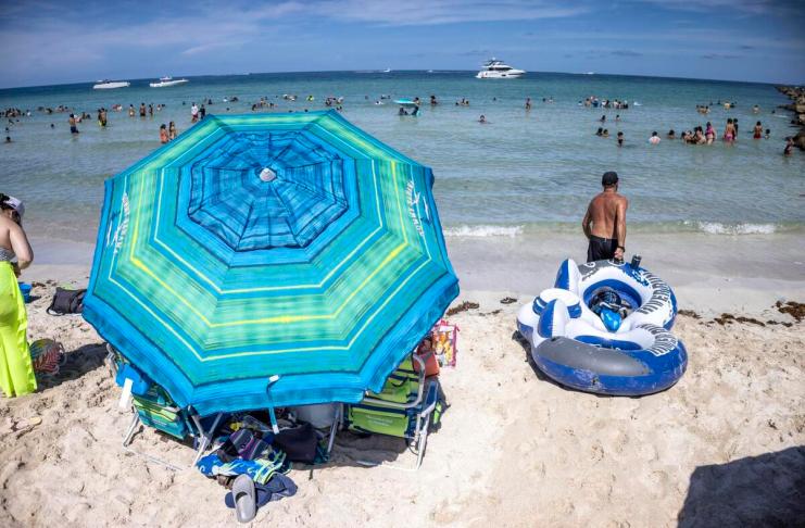 Ola de calor sacude EE. UU., con el 70% de su población bajo alerta por altas temperaturas "Peligrosa ola de calor" azota a EEUU en la semana del 4 de julio con hasta 46 grados