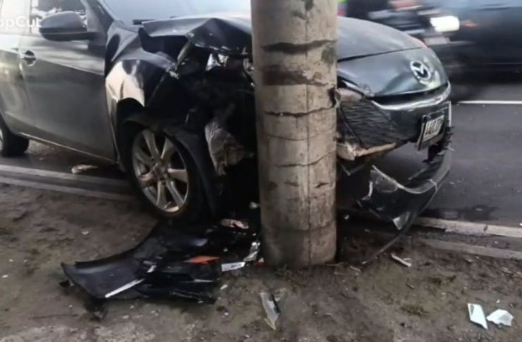 Tránsito lento hacia la capital por colisión de vehículo en la calzada Aguilar Batres Accidente Aguilar Batres