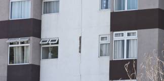 Veicinos de una torre de apartamentos en zona 21 descartan daños a estructura tras sismo registrado esta mañana. Foto La Hora: José Orozco