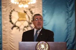Presidente Arévalo anuncia subsidio de Q12 por galón de diésel y Q3 por galón de gasolina regular