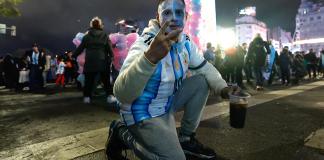 Argentinos salen a las calles y agradecen a su selección pese a la derrota en la final frente a España Un aficionado argentino reacciona tras la derrota de su selección ante España en la final del Mundial de la FIFA 2026 en Buenos Aires (Argentina). EFE/ Juan Ignacio Roncoroni