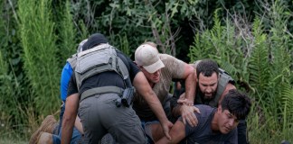 Víctor Pérez, el guatemalteco detenido y agredido por ICE tras un operativo que desató críticas en Virginia Las imágenes muestran el momento en que el guatemalteco es golpeado
