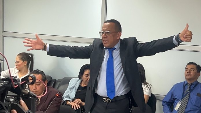 El abogado defensor de Kevin Malouf renunció a seguir representándolo tras una serie de desacuerdos entre ambos.