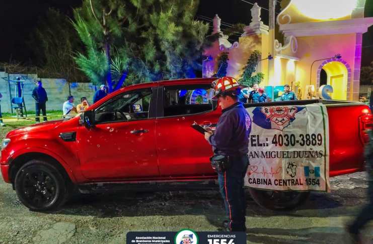 Ataque armado en San Miguel Dueñas, Sacatepéquez, deja dos muertos y un herido Los bomberos atendieron el ataque; aun se desconoce el motivo y quienes son las víctimas. Foto La Hora: Asombob