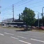 El rechazo al incremento al precio de los combustibles continúa. Taxistas han bloqueado la Atanasio Tzul como rechazo al incremento.