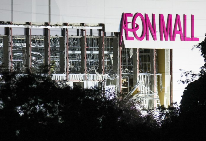 Una vista del centro comercial Aeon Mall Kumamoto dañado tras un potente terremoto en Kumamoto, Japón, el 28 de julio de 2026. Foto La Hora: EFE