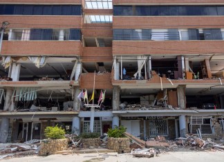 Edificio destruido por los terremotos en el municipio Catia La Mar, del estado La Guaira, Venezuela. Foto: EFE.